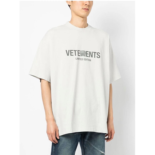 ヴェトモン ゆったりシルエットのアルファベットプリント半袖Tシャツコピー