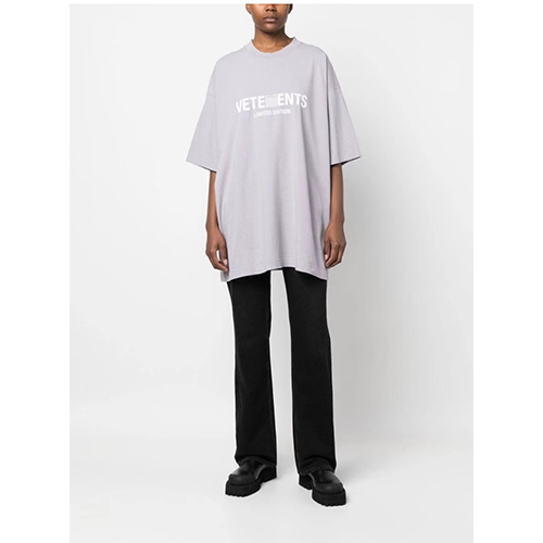ヴェトモン ゆったりシルエットのアルファベットプリント半袖Tシャツコピー