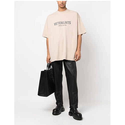 ヴェトモン ゆったりシルエットのアルファベットプリント半袖Tシャツコピー
