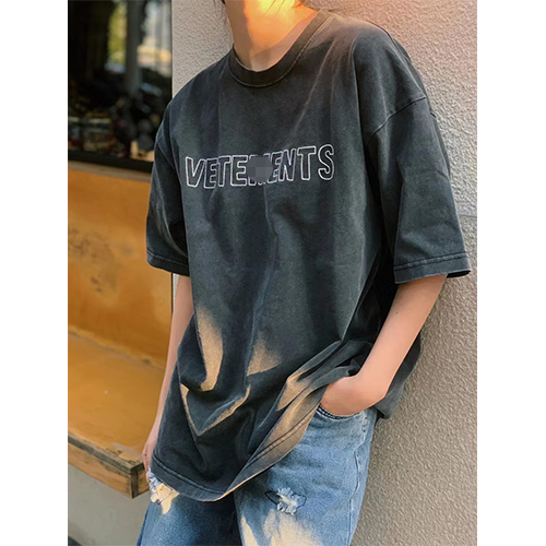 ヴェトモンコピー ルーズフィットのアルファベットプリントTシャツ