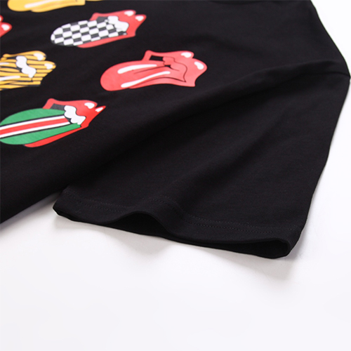クロムハーツ  半袖Tシャツスーパーコピー  ワイドシルエットで着こなす、個性的なプリント柄のおしゃれコーディネート