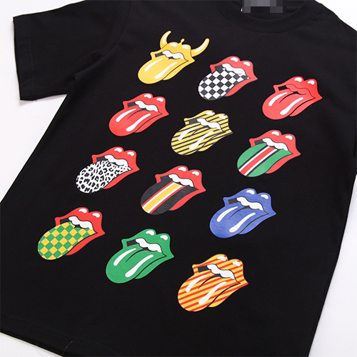 クロムハーツ  半袖Tシャツスーパーコピー  ワイドシルエットで着こなす、個性的なプリント柄のおしゃれコーディネート