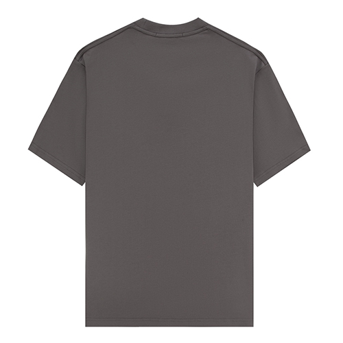 クロムハーツ  半袖Tシャツスーパーコピー  ワイドシルエットで着こなす、個性的なプリント柄のおしゃれコーディネート