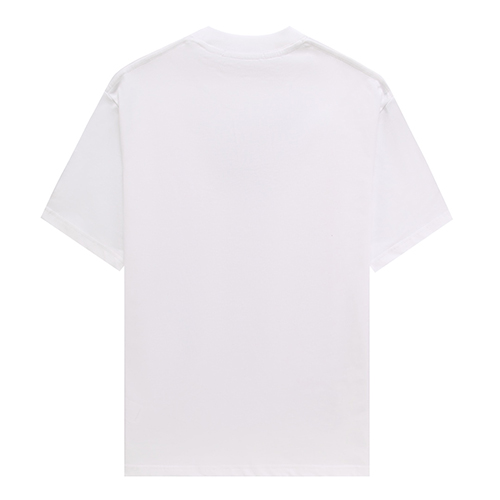 クロムハーツ  半袖Tシャツスーパーコピー  ワイドシルエットで着こなす、個性的なプリント柄のおしゃれコーディネート