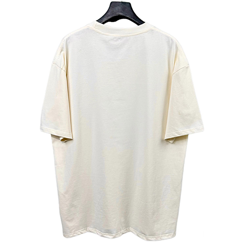 グッチ 半袖Tシャツスーパーコピー 大胆なグラフィックプリントが特徴の、自分だけのスタイルを演出