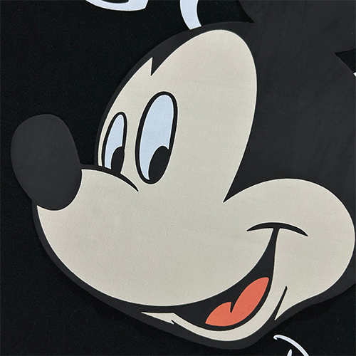 グッチ 半袖Tシャツスーパーコピー 大胆なグラフィックプリントが特徴の、自分だけのスタイルを演出