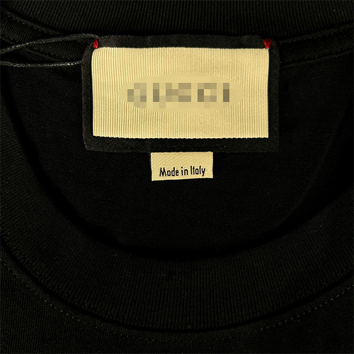 グッチ 半袖Tシャツスーパーコピー 大胆なグラフィックプリントが特徴の、自分だけのスタイルを演出