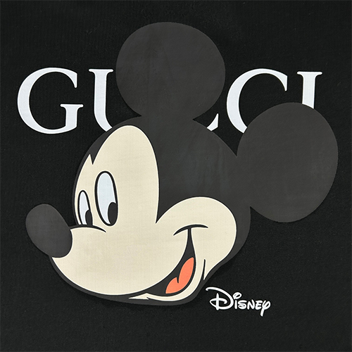 グッチ 半袖Tシャツスーパーコピー 大胆なグラフィックプリントが特徴の、自分だけのスタイルを演出