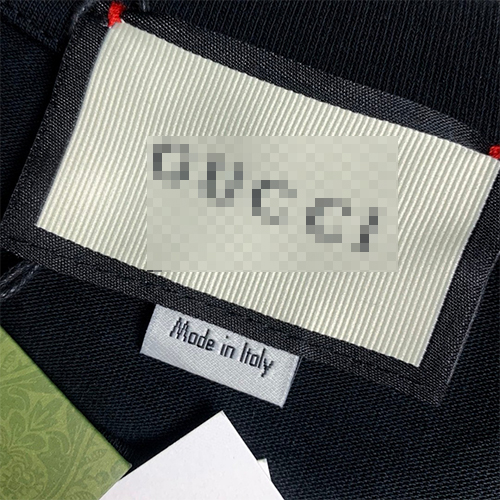 グッチ  半袖Tシャツスーパーコピー 大胆なグラフィックプリントが特徴の、自分だけのスタイルを演出