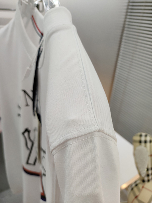 モンクレール 半袖Tシャツメンズレディース 半袖 Tシャツの通販