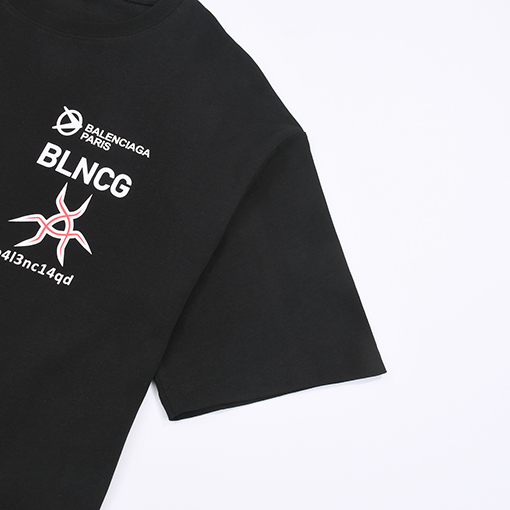バレンシアガ  シンプルでクラシックなロゴ入りトラ柄印刷Tシャツ