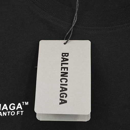 バレンシアガ  シンプルでクラシックなロゴ入りトラ柄印刷Tシャツ