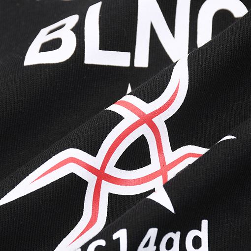 バレンシアガ  シンプルでクラシックなロゴ入りトラ柄印刷Tシャツ