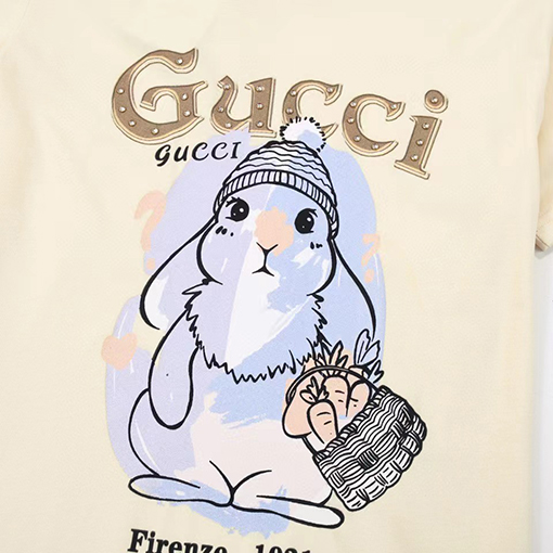 GUCCI 春夏の新作!グッチ 猫のロゴが印刷されたカラフルなコットンTシャツ