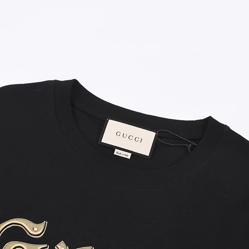 GUCCI 春夏の新作!グッチ 猫のロゴが印刷されたカラフルなコットンTシャツ