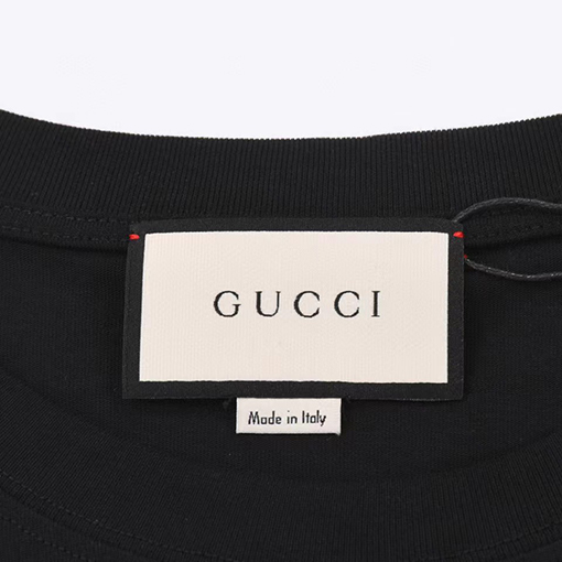 GUCCI 春夏の新作!グッチ 猫のロゴが印刷されたカラフルなコットンTシャツ