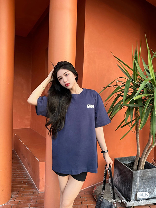 グッチ 半袖Tシャツ グラマラスな涂雅文字と立体感のあるデザインが魅力