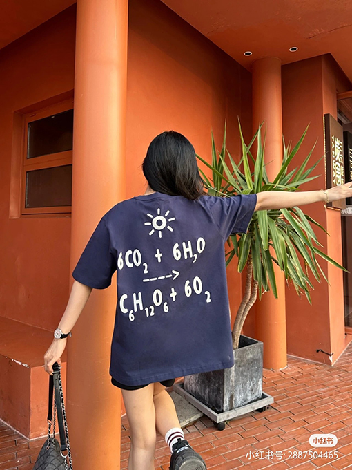 グッチ 半袖Tシャツ グラマラスな涂雅文字と立体感のあるデザインが魅力