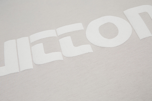 ヴィトン 半袖Tシャツ コピー 前後にロゴプリントされた手触りの良いTシャツ