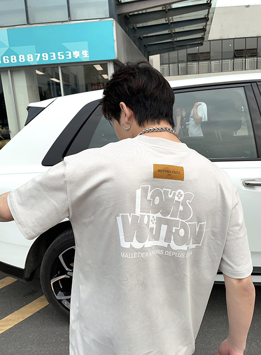 ヴィトン 半袖Tシャツ コピー 前後にロゴプリントされた手触りの良いTシャツ