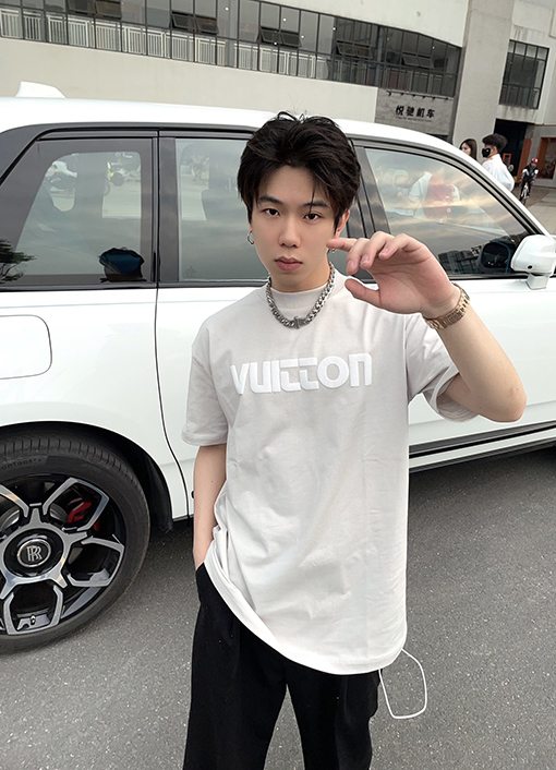 ヴィトン 半袖Tシャツ コピー 前後にロゴプリントされた手触りの良いTシャツ