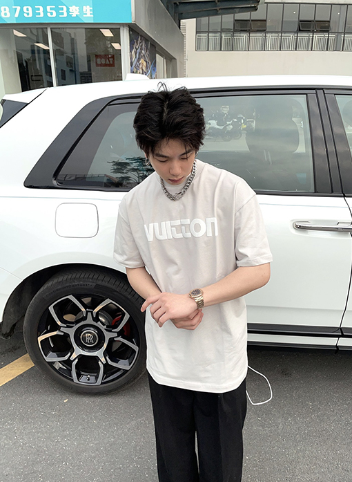 ヴィトン 半袖Tシャツ コピー 前後にロゴプリントされた手触りの良いTシャツ