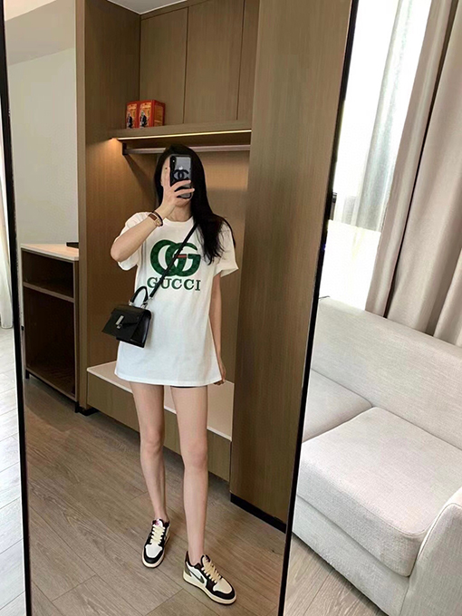 グッチ 半袖Tシャツ スーパーコピー デジタルプリントのダブルGロゴがおしゃれ