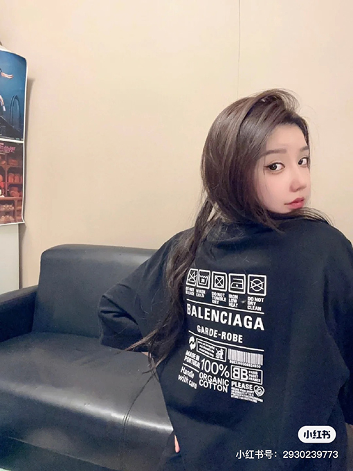 バレンシアガ 刺繍入り半袖Tシャツスーパーコピー  精密なディテールのファッションBALENCIAGA