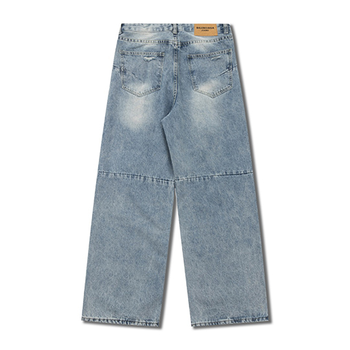 バレンシアガ デニムパンツ ガ ウォッシュド加工のルーズなデニムパンツ