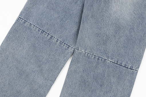 バレンシアガ デニムパンツ ガ ウォッシュド加工のルーズなデニムパンツ