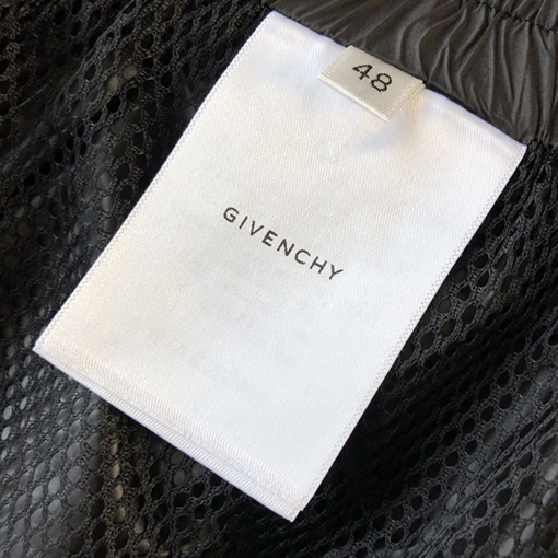 ジバンシイ パンツ  スーパーコピー   GIVENCHY 春夏の新作、肌に優しい明るい短パン  ショート ハーフパンツ