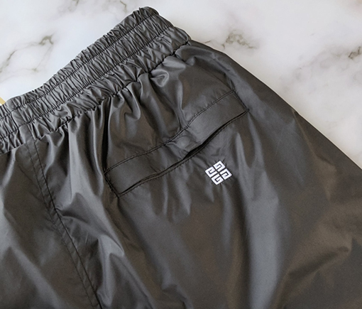 ジバンシイ パンツ  スーパーコピー   GIVENCHY 春夏の新作、肌に優しい明るい短パン  ショート ハーフパンツ
