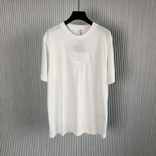 プラダ 半袖Tシャツ スーパーコピー 新作エンボス押しロゴ半袖Tシャツ。