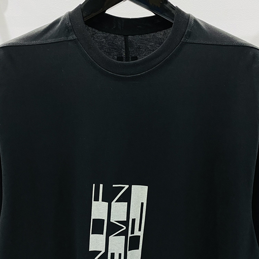 リックオウエンス DRKSHDWロゴバーコードプリントのワイドフィット半袖Tシャツ 男性用
