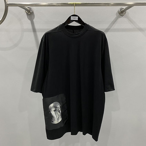リックオウエンス  DRKSHDW人物ステッカープリントのワイドフィット半袖Tシャツ