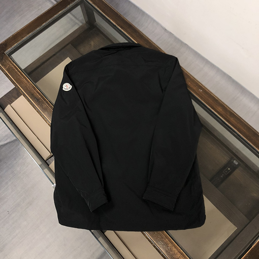 モンクレール ジャケット スーパーコピー MONCLER 個性的なジッパーデザインが特徴の新しいシャツスタイルジャケット