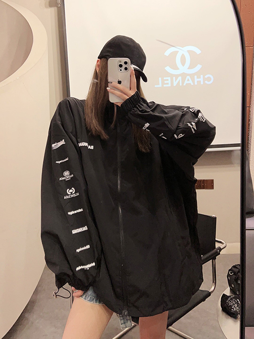 バレンシアガ LOGOMANIA ALLOVER エンブレムコレクションのダンマク超ワイドフィットフーディージャケット