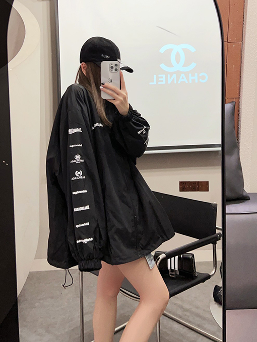 バレンシアガ LOGOMANIA ALLOVER エンブレムコレクションのダンマク超ワイドフィットフーディージャケット