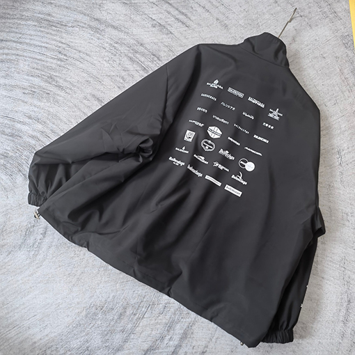 バレンシアガ LOGOMANIA ALLOVER エンブレムコレクションのダンマク超ワイドフィットフーディージャケット