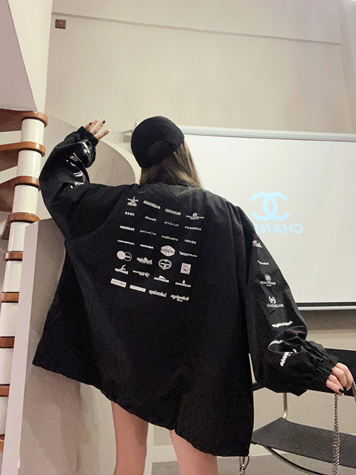 バレンシアガ LOGOMANIA ALLOVER エンブレムコレクションのダンマク超ワイドフィットフーディージャケット