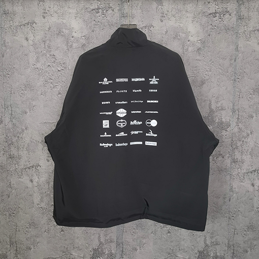 バレンシアガ LOGOMANIA ALLOVER エンブレムコレクションのダンマク超ワイドフィットフーディージャケット