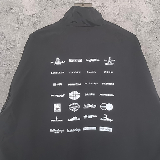 バレンシアガ LOGOMANIA ALLOVER エンブレムコレクションのダンマク超ワイドフィットフーディージャケット