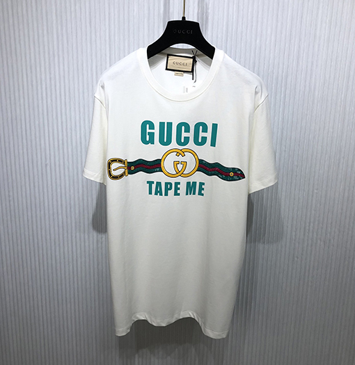 グッチ「Tape Me」プリントのビーズ刺繍半袖Tシャツ