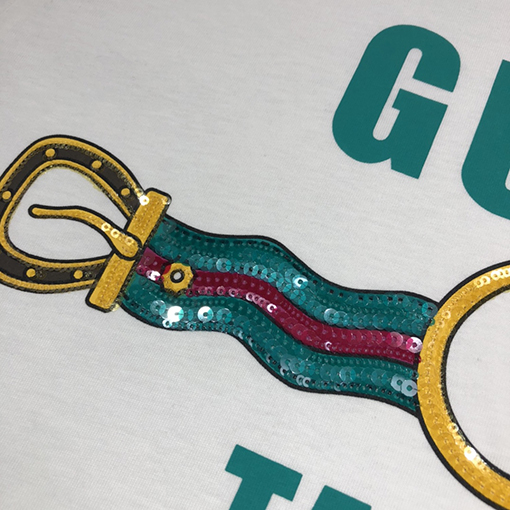 グッチ「Tape Me」プリントのビーズ刺繍半袖Tシャツ