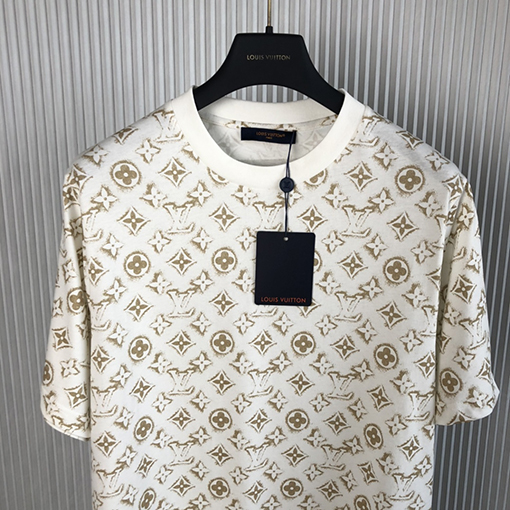 ルイヴィトン 半袖Tシャツ スーパーコピー Louis Vuitton 夏のトレンド!モノグラムサンド柄Tシャツ