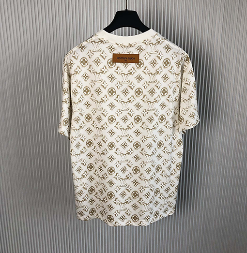 ルイヴィトン 半袖Tシャツ スーパーコピー Louis Vuitton 夏のトレンド!モノグラムサンド柄Tシャツ