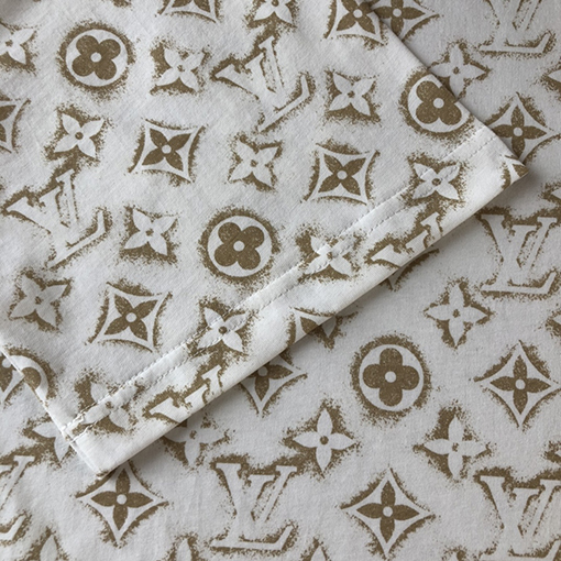 ルイヴィトン 半袖Tシャツ スーパーコピー Louis Vuitton 夏のトレンド!モノグラムサンド柄Tシャツ