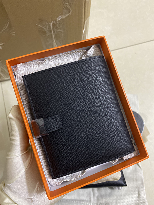 エルメス財布 スーパーコピー HERMES ゴールドボタンの二つ折り財布