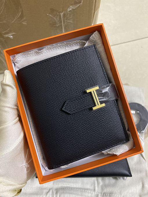 エルメス財布 スーパーコピー HERMES ゴールドボタンの二つ折り財布