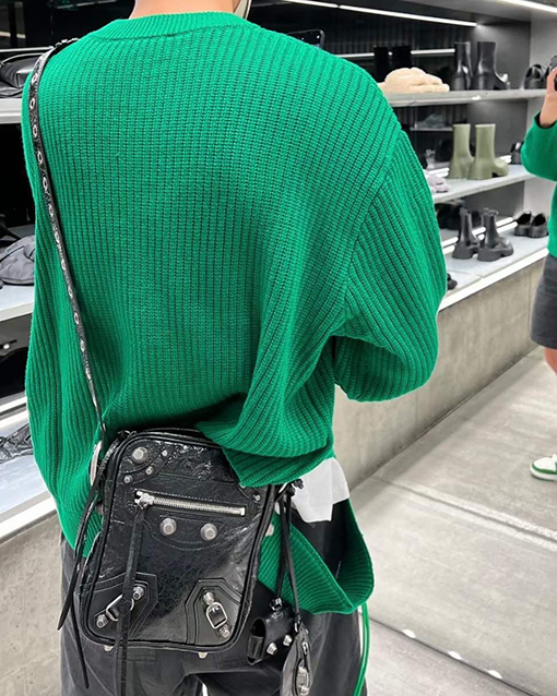 バレンシアガ ショルダーバッグスーパーコピー シンプルで上質なデザインが魅力的な男性向けショルダーバッグ！